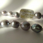 grey-pearl-necklace-sterling-18-karat-yellow-gold-code-11-01